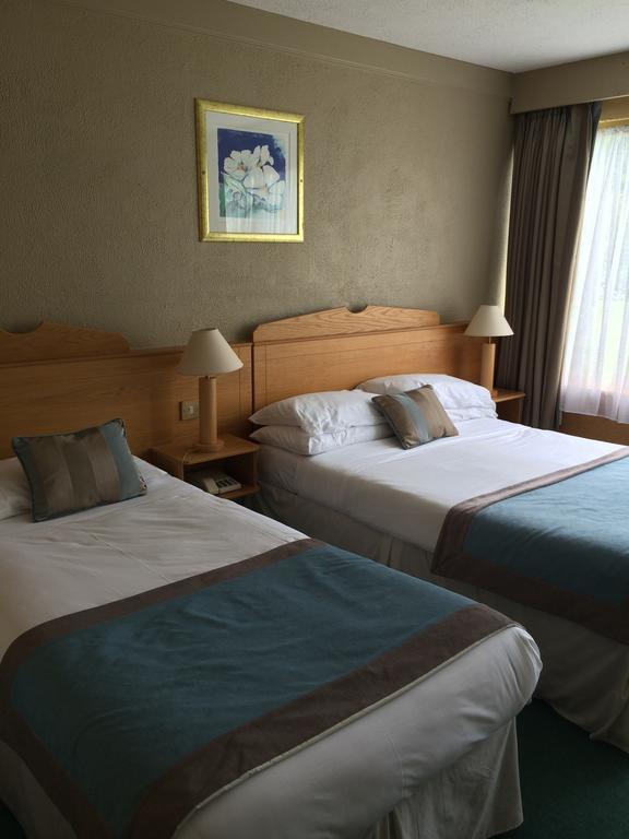 Earl Of Desmond Hotel Трали Номер фото
